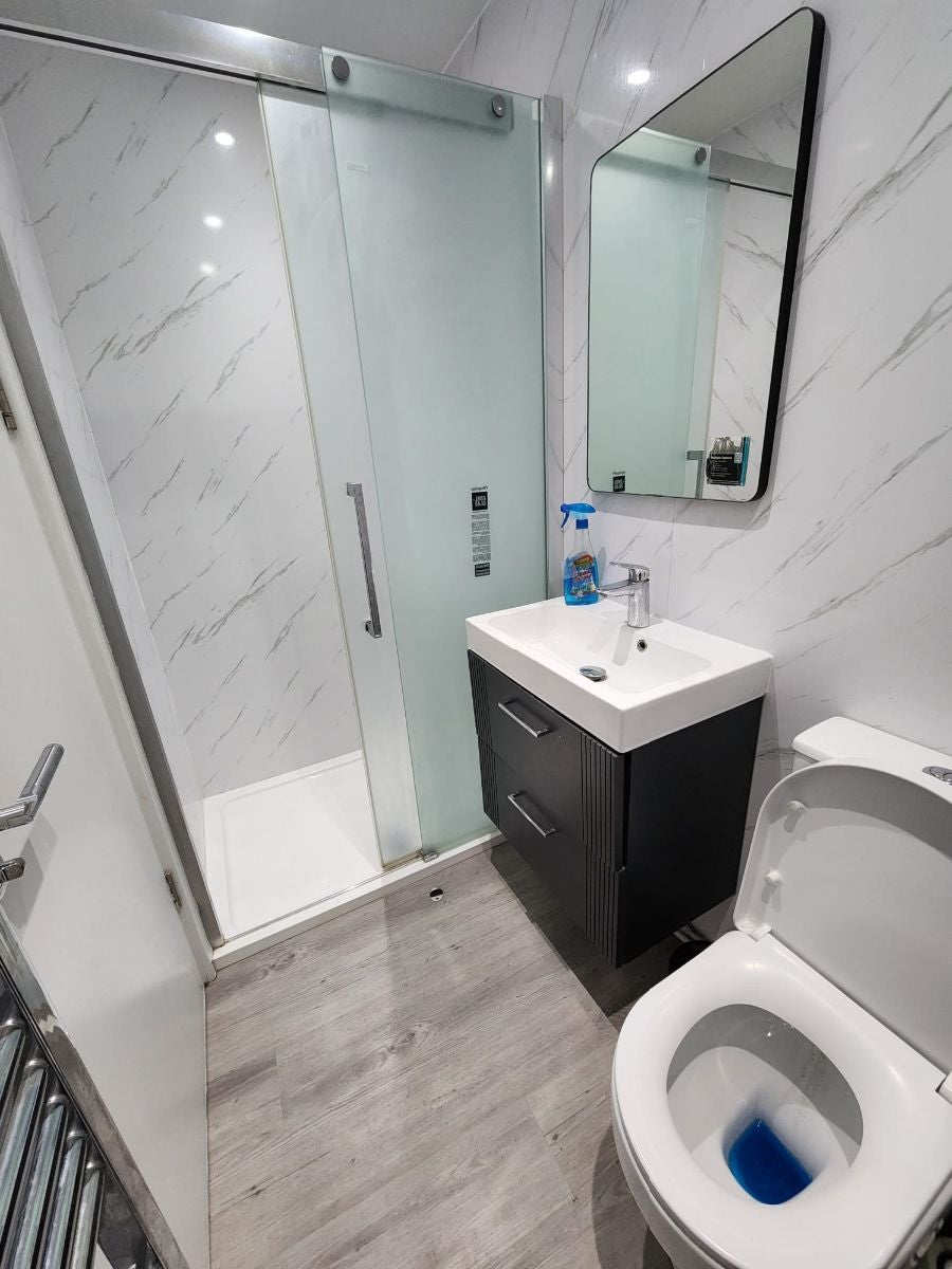 Flat Elmstead Avenue in Greater London