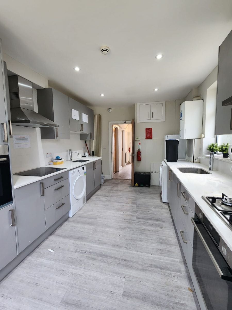 Flat Elmstead Avenue in Greater London