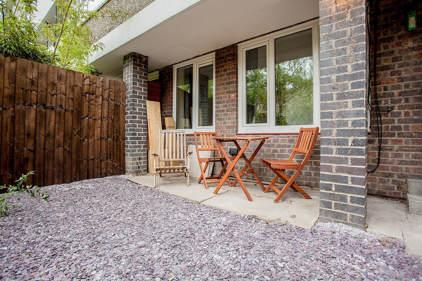 Flat Skinner Street in Greater London