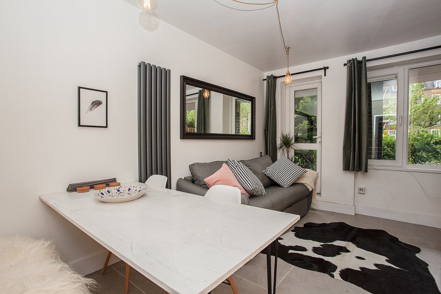 Flat Skinner Street in Greater London