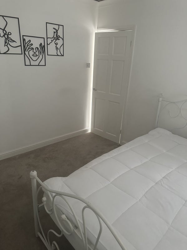 Room Worthing Road in Bristol