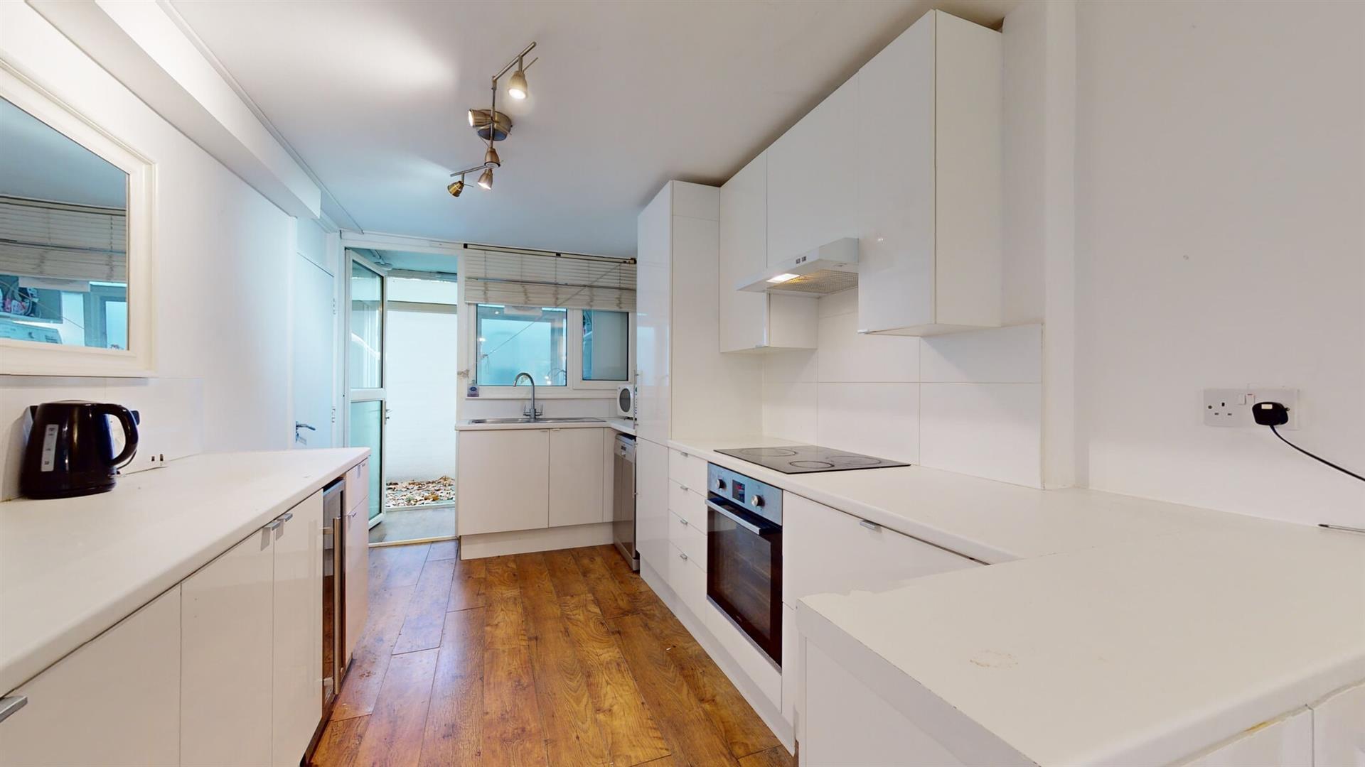 Flat Finborough Road in Greater London