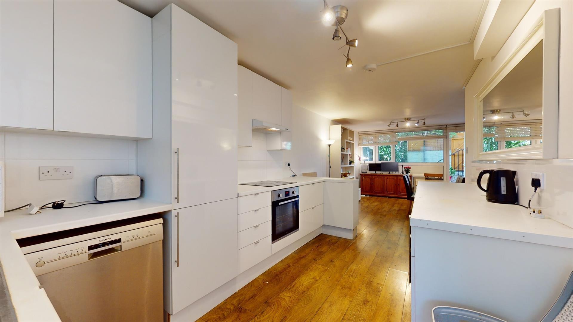 Flat Finborough Road in Greater London
