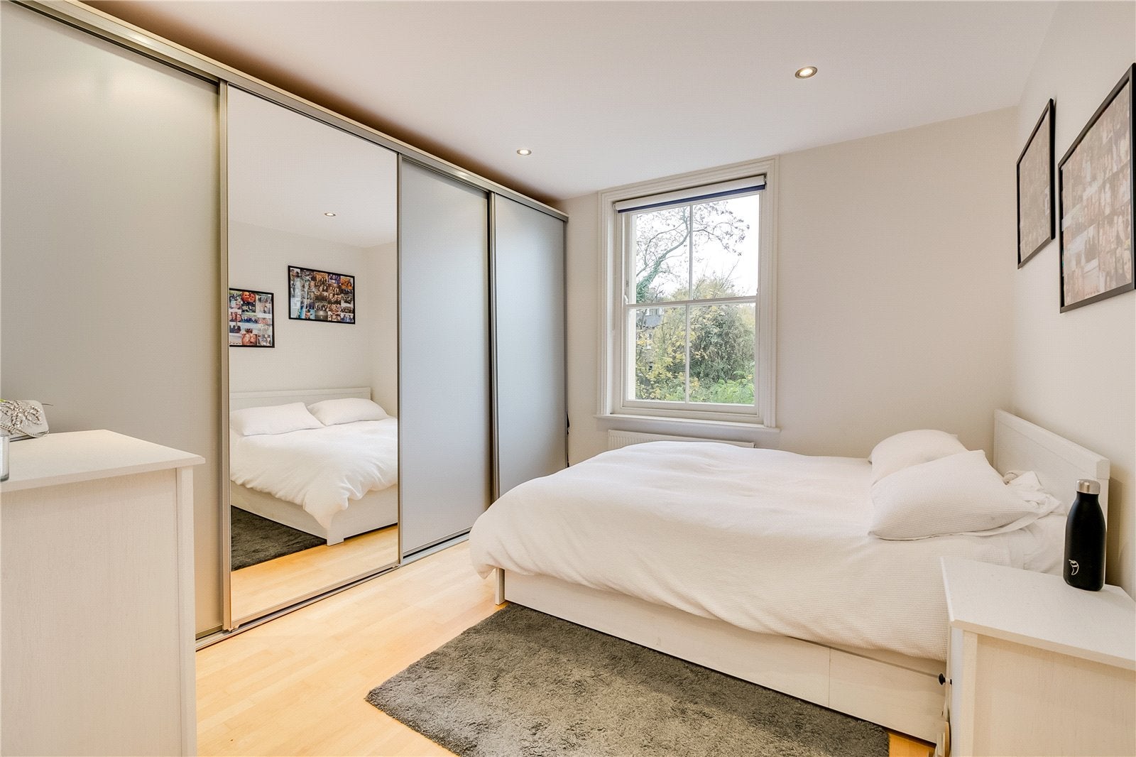 Flat Killyon Road in Greater London