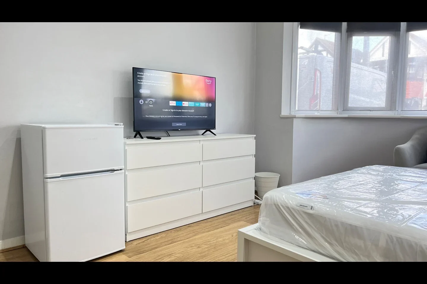 Room Petersfield Close in Greater London