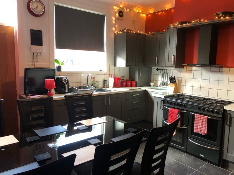 Room Trentham Grove in Leeds