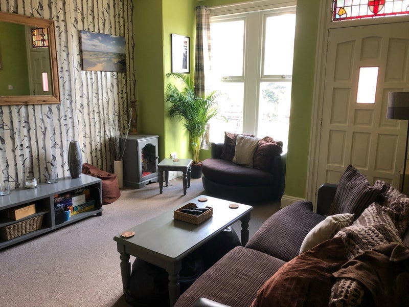 Room Trentham Grove in Leeds