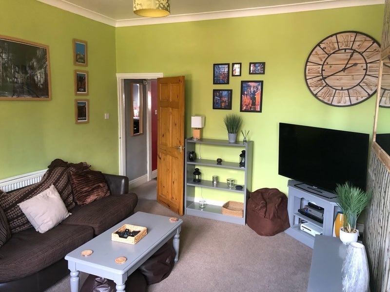 Room Trentham Grove in Leeds