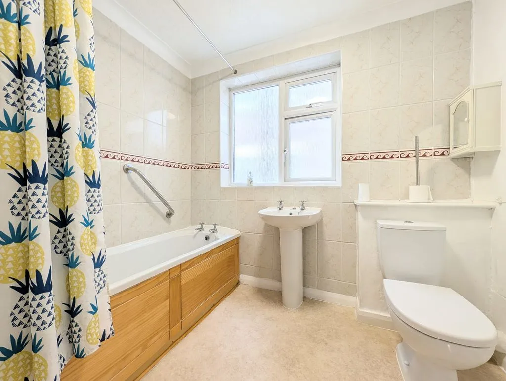 Flat Victoria Way in Southport