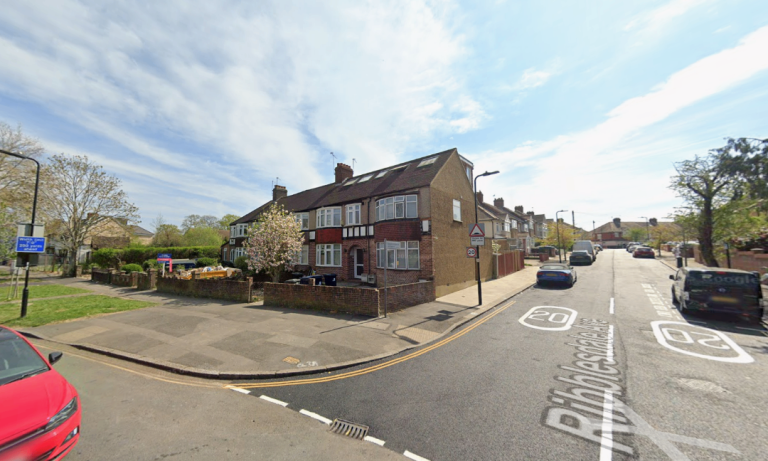 Flat Wood End Lane in Greater London