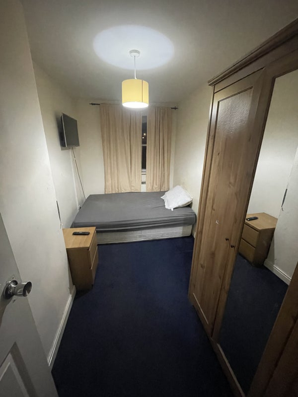 Room Armoury Road in Greater London
