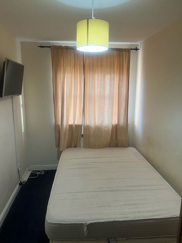 Room Armoury Road in Greater London