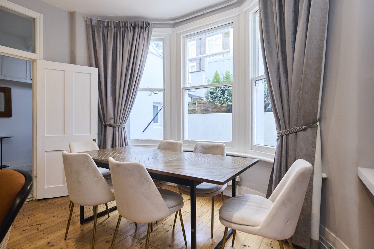 Flat Sinclair Road in Greater London