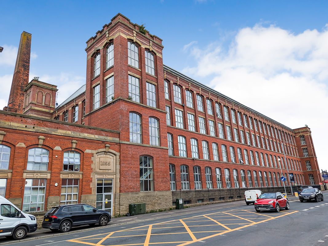 Flat New Hall Lane in Preston