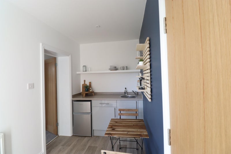 Room Ashley Road in Poole