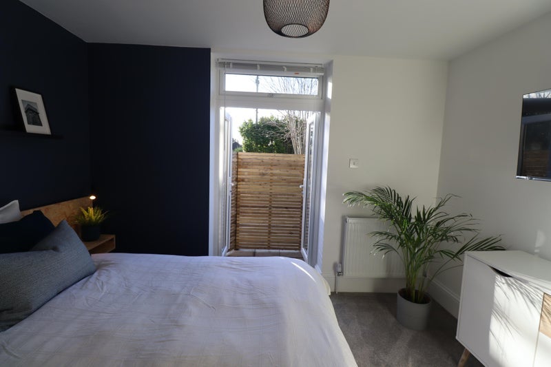 Room Ashley Road in Poole