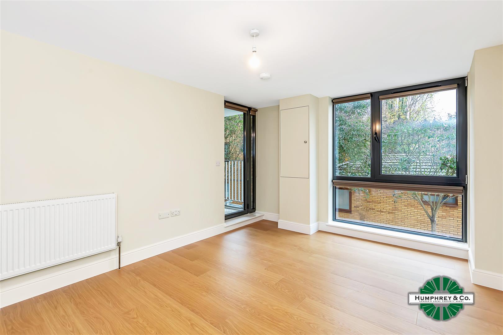 Flat Farley Drive in Greater London