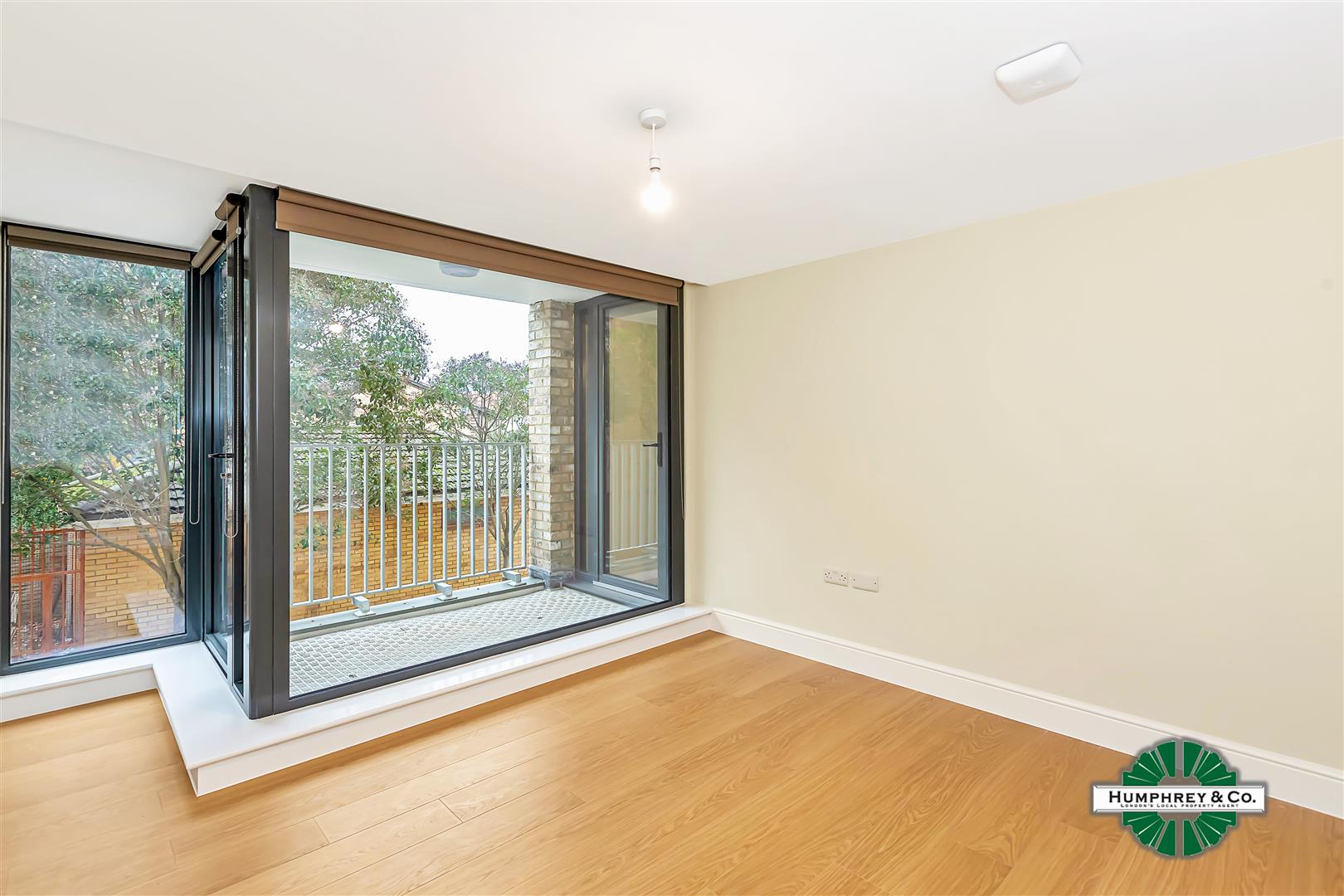 Flat Farley Drive in Greater London