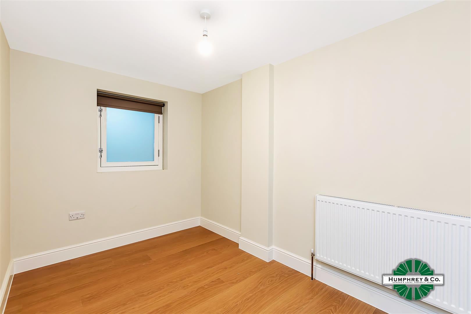 Flat Farley Drive in Greater London