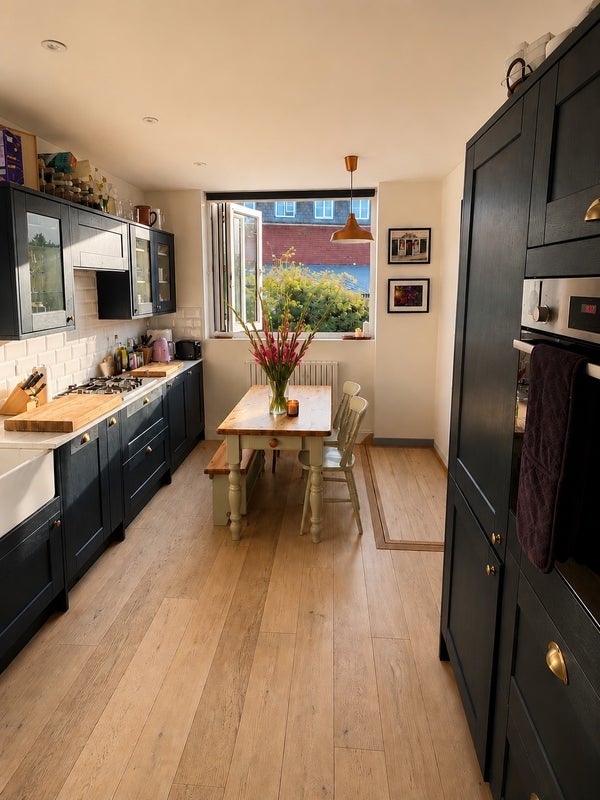 Room Duntshill Road in Greater London