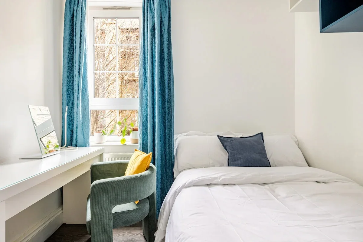 Flat Dellow Street in Greater London