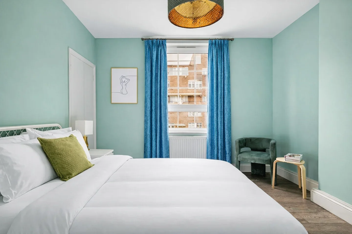 Flat Dellow Street in Greater London