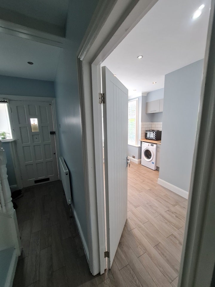 Flat Lakehall Road in Greater London