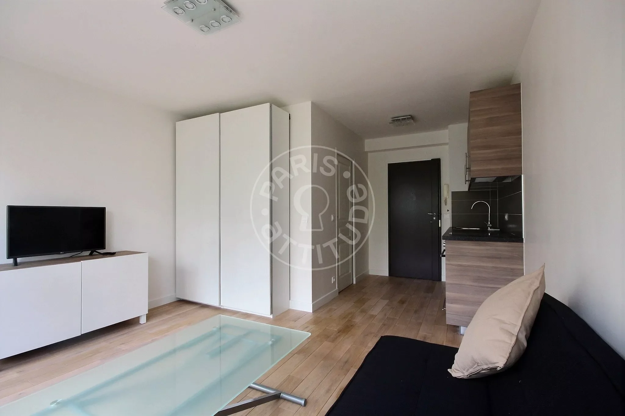 Flat Rue Aumont-Thiéville in Paris