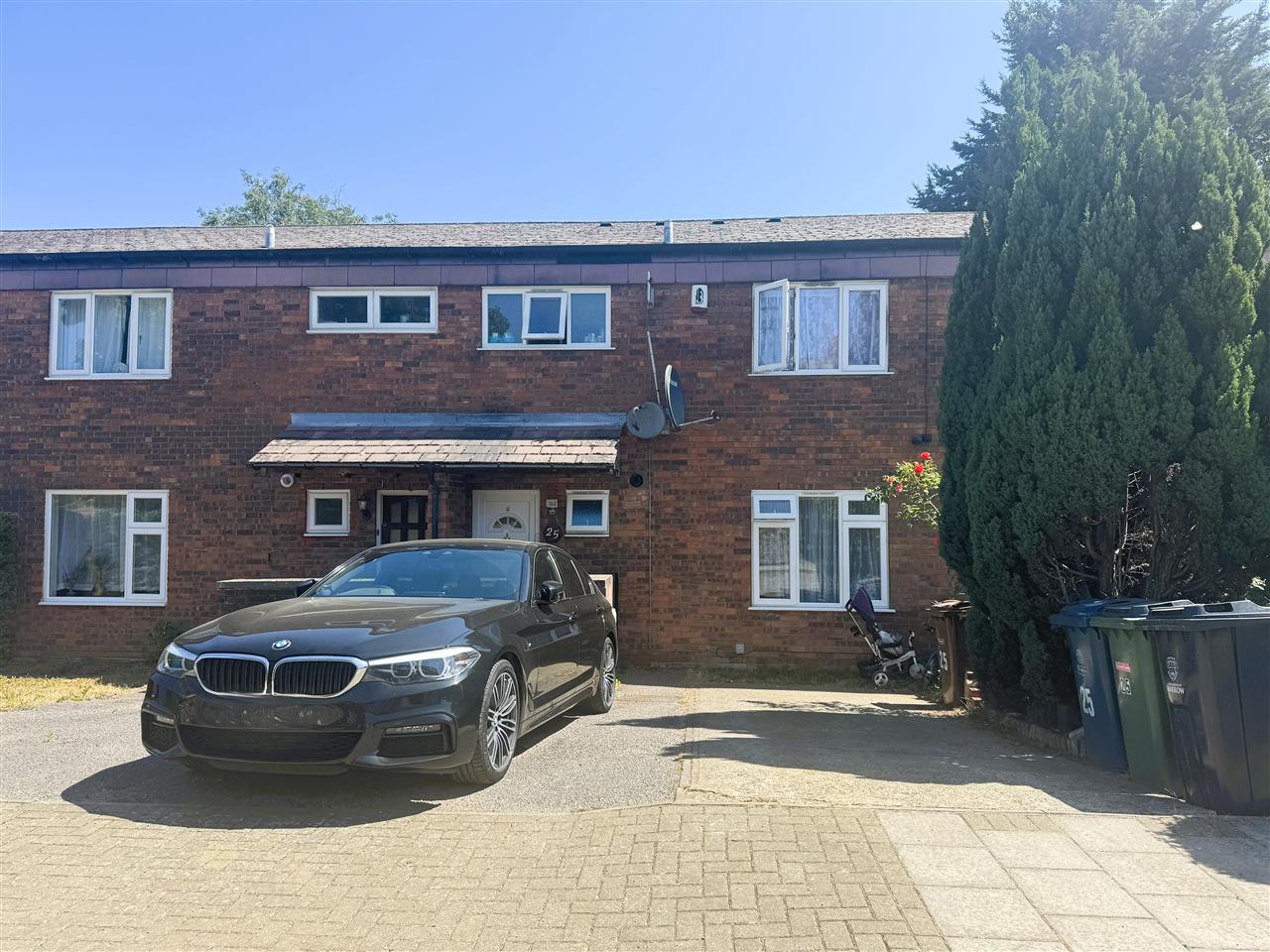 House Jubilee Close in Greater London