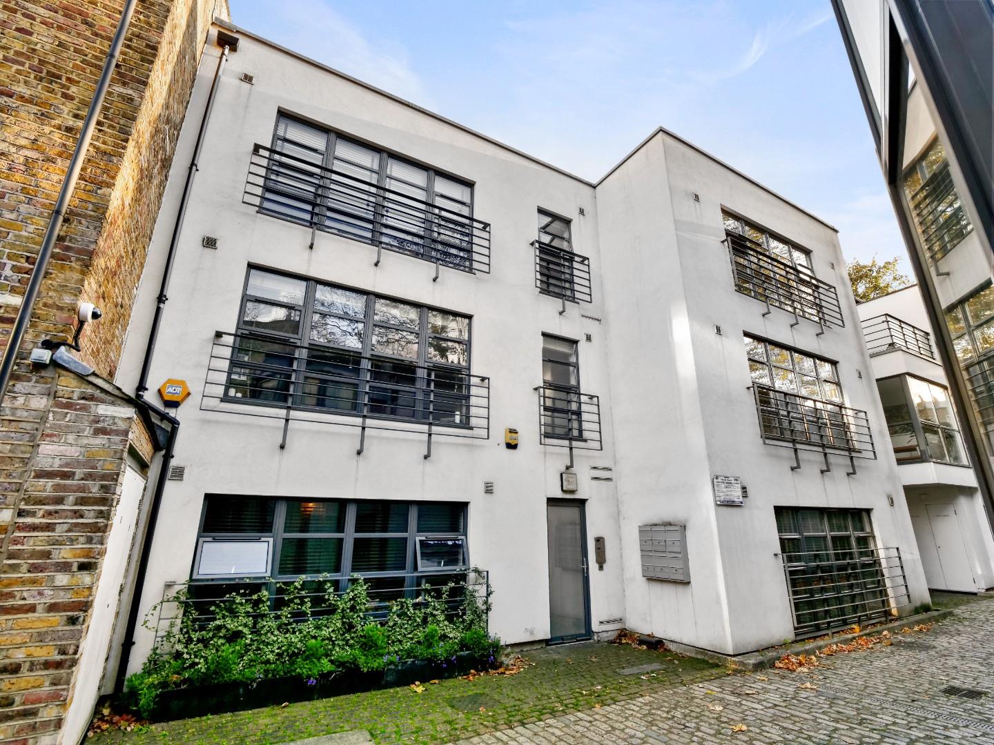 Flat Clare Lane in Greater London