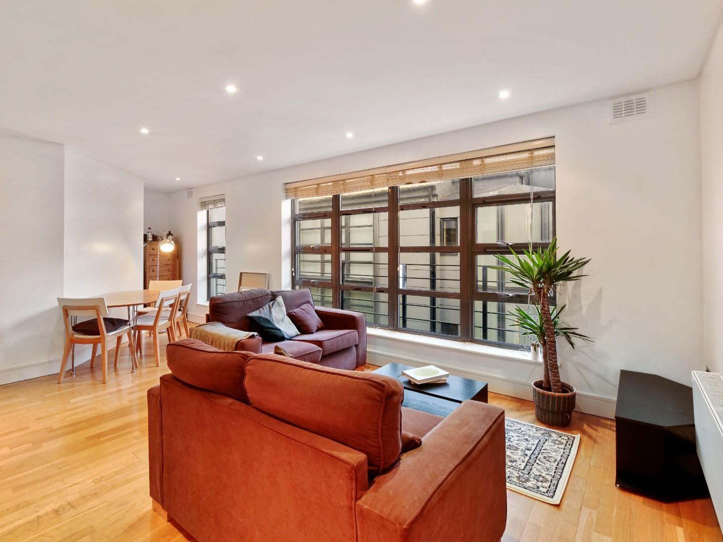Flat Clare Lane in Greater London