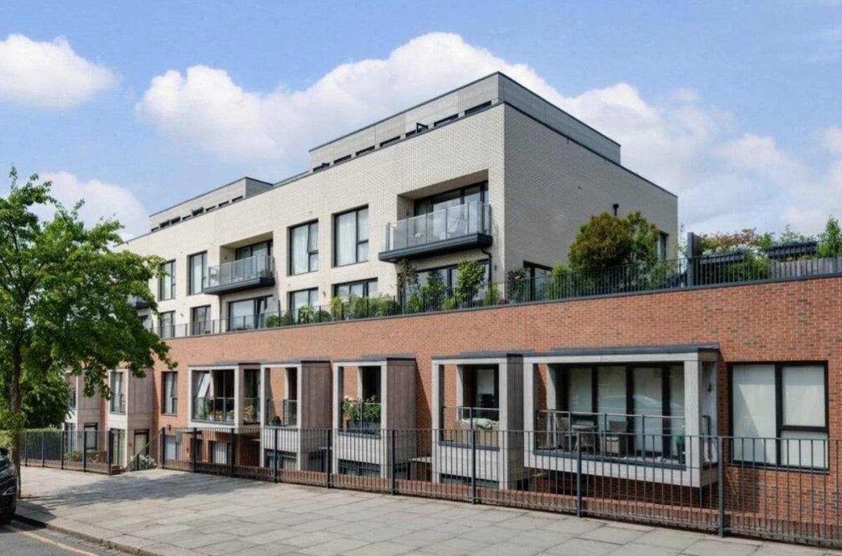 Flat Finchley Road in Greater London