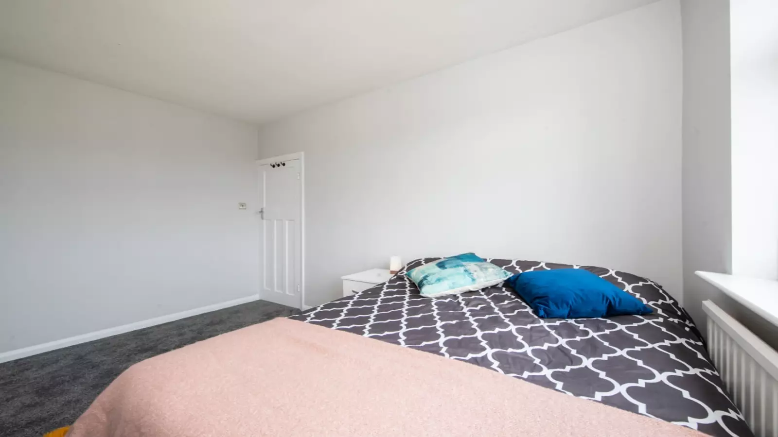 Room Park View Road in Greater London