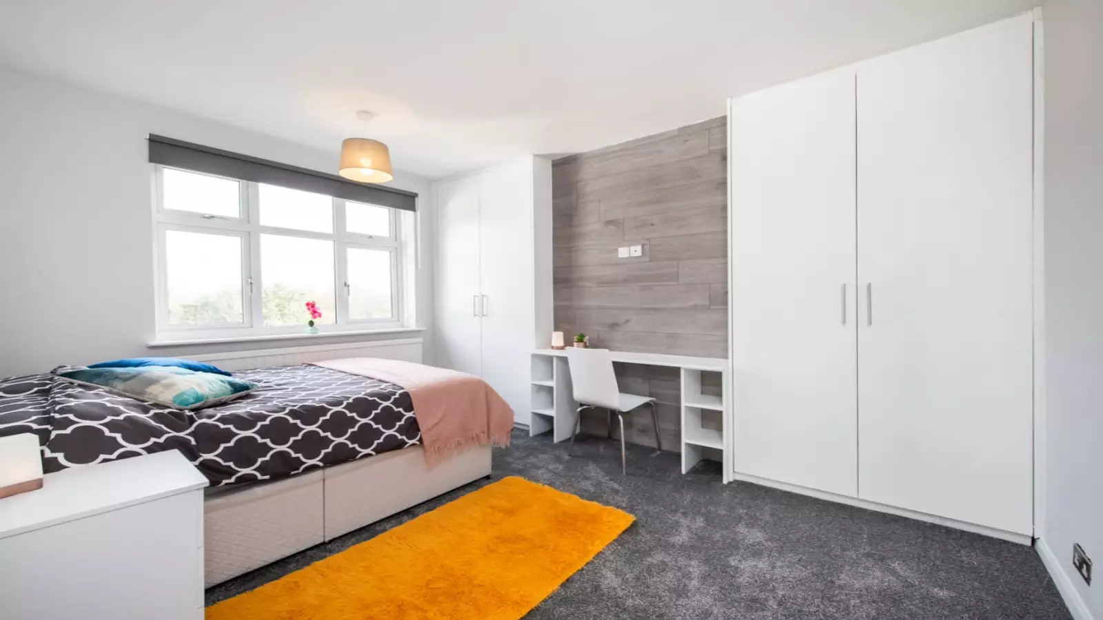 Room Park View Road in Greater London
