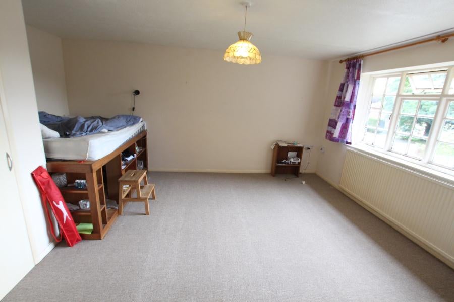 Flat Mount Hermon Road in Woking