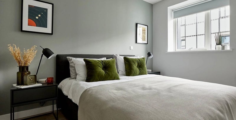 Room Wickford Way in Greater London