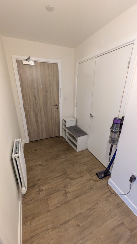 Flat Frank Searle Passage in Greater London