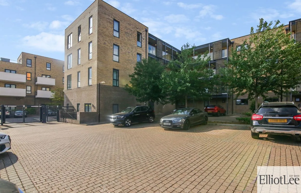 Flat Austen Road in Greater London