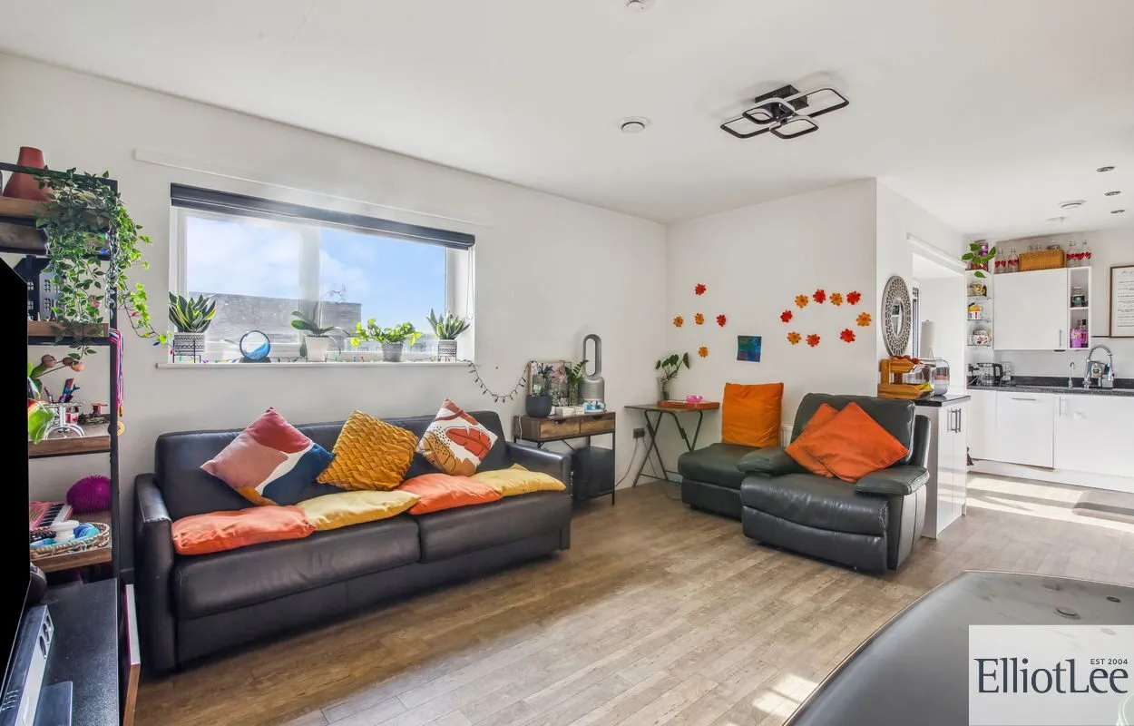 Flat Austen Road in Greater London
