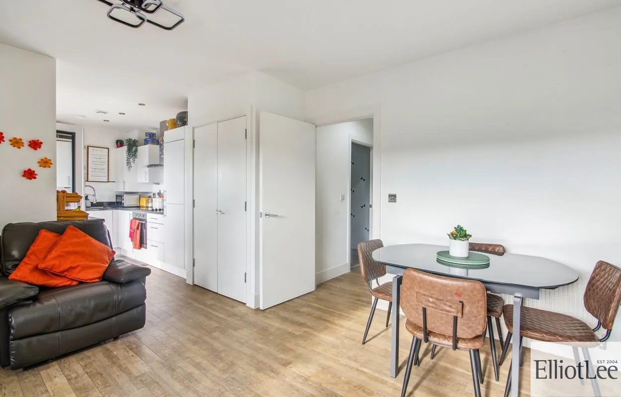 Flat Austen Road in Greater London