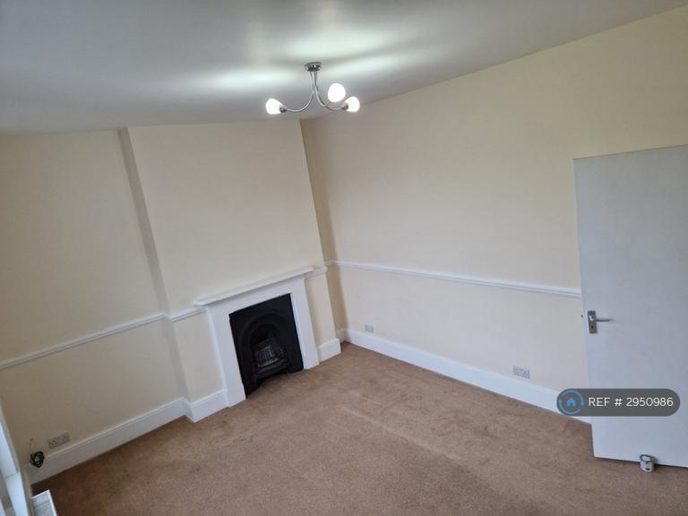 Flat Outram Road in Greater London
