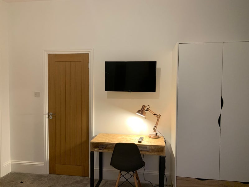 Room Ashley Road in Poole
