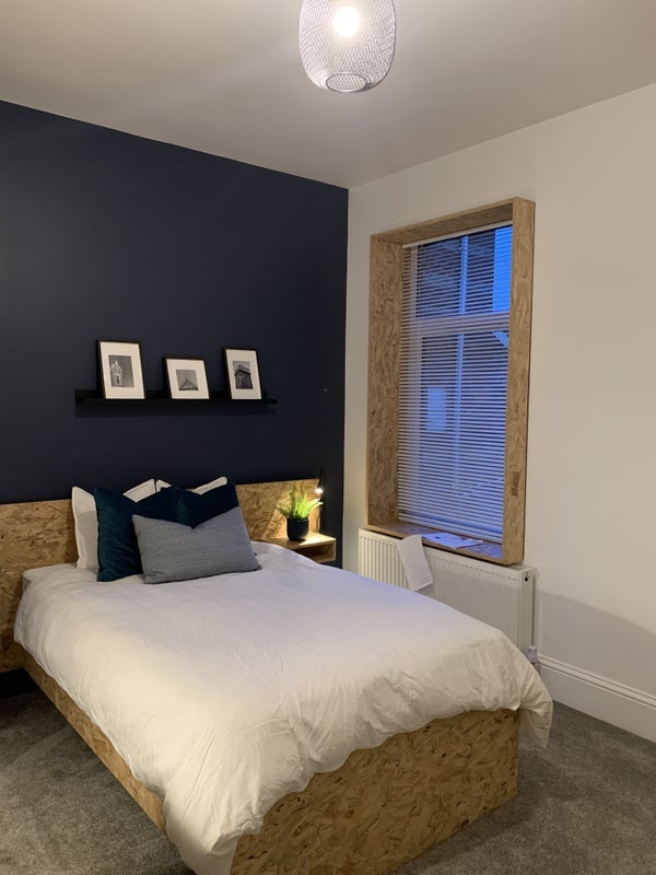 Room Ashley Road in Poole
