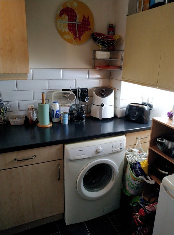 Room Hoskins Close in Manchester
