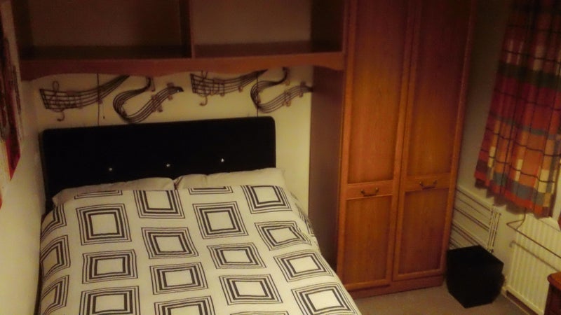 Room Hoskins Close in Manchester