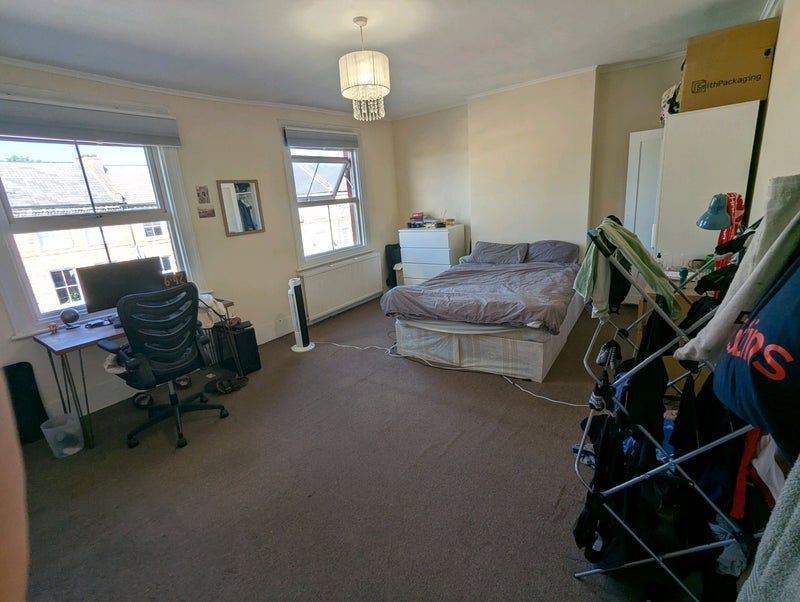 Room Monsell Road in Greater London