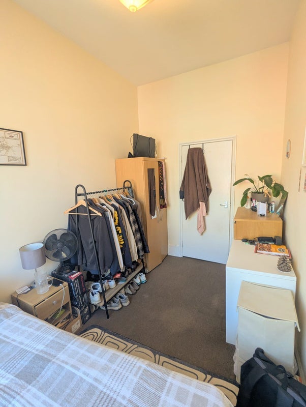 Room Monsell Road in Greater London