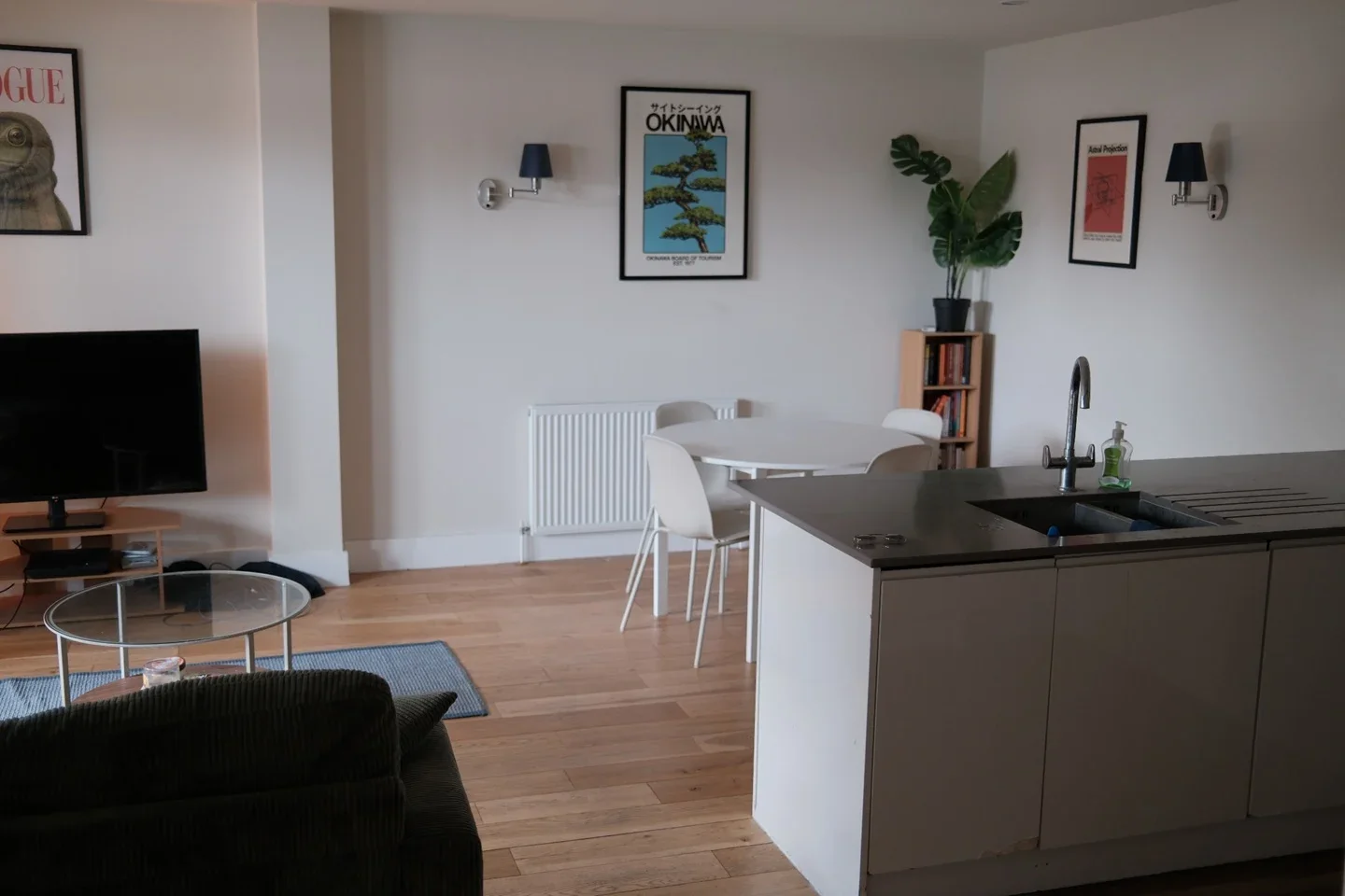Flat Carpenter's Place in Greater London