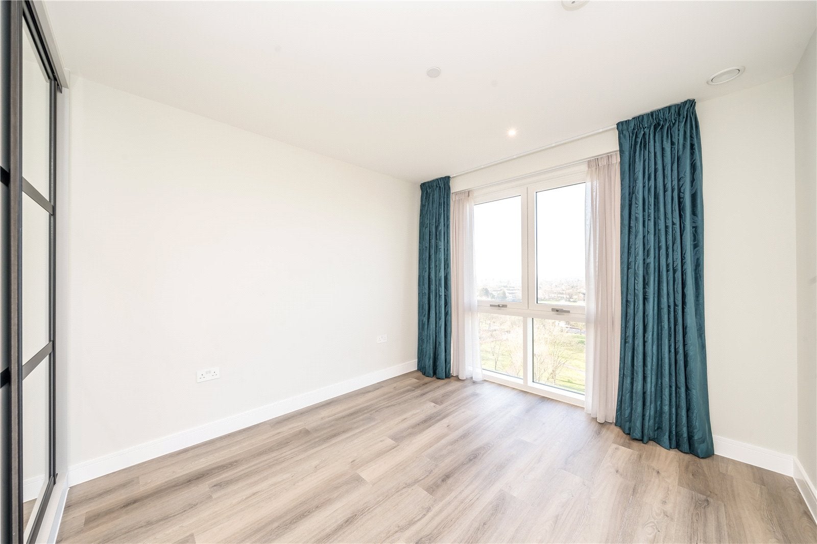 Flat Astell Road in Greater London