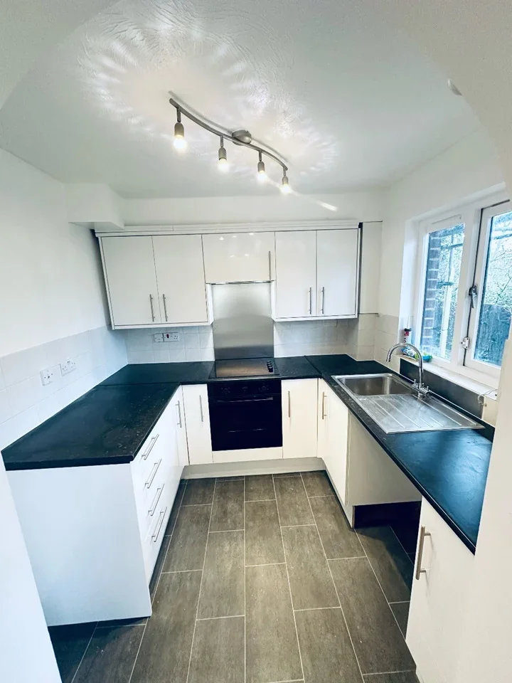 Flat Rossignol Gardens in Greater London